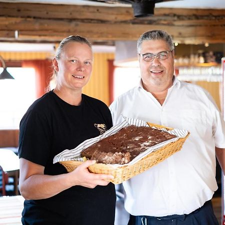 Bed & Breakfast Restaurang Sybarit Houtskar 외부 사진